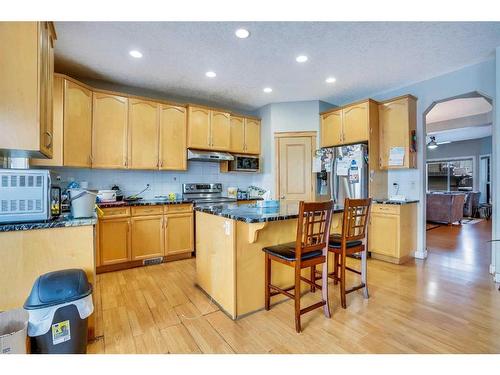 63 New Brighton Close Se, Calgary, AB - Indoor Photo Showing Kitchen