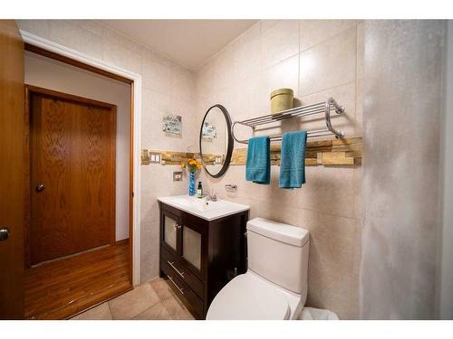 244 High Point Estates, Rural Rocky View County, AB - Indoor Photo Showing Bathroom