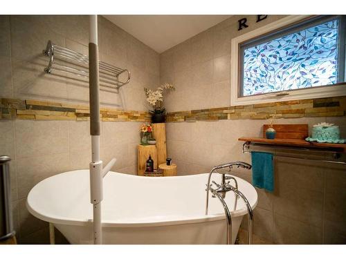 244 High Point Estates, Rural Rocky View County, AB - Indoor Photo Showing Bathroom