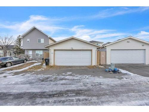 8 Martinglen Mews Ne, Calgary, AB - Outdoor