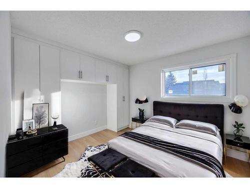 8 Martinglen Mews Ne, Calgary, AB - Indoor Photo Showing Bedroom