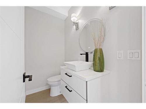 524 Scarboro Avenue Sw, Calgary, AB - Indoor Photo Showing Bathroom