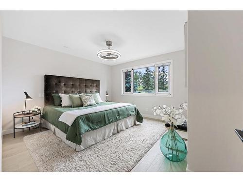 524 Scarboro Avenue Sw, Calgary, AB - Indoor Photo Showing Bedroom