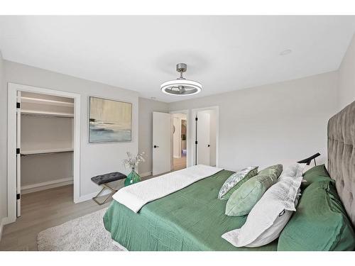 524 Scarboro Avenue Sw, Calgary, AB - Indoor Photo Showing Bedroom