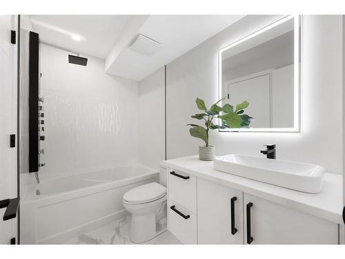 524 Scarboro Avenue Sw, Calgary, AB - Indoor Photo Showing Bathroom