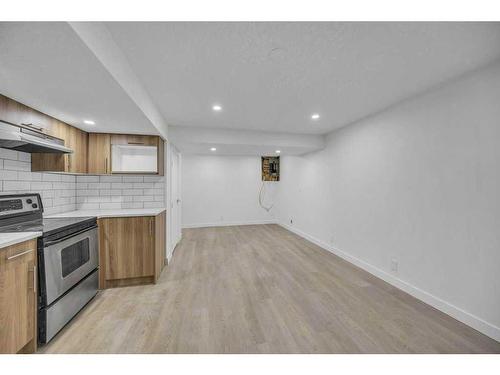 5915 Rundlehorn Drive Ne, Calgary, AB - Indoor Photo Showing Kitchen