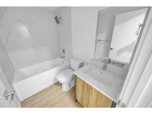 5915 Rundlehorn Drive Ne, Calgary, AB - Indoor Photo Showing Bathroom