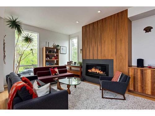 3901 17 Street Sw, Calgary, AB - Indoor Photo Showing Living Room With Fireplace