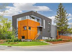 3901 17 Street SW Calgary, AB T2T 4P3