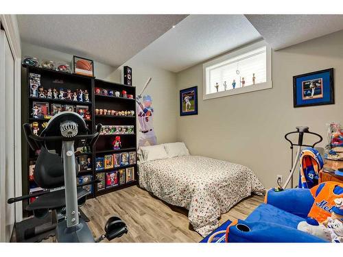 3901 17 Street Sw, Calgary, AB - Indoor Photo Showing Bedroom