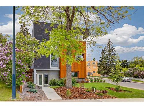 3901 17 Street Sw, Calgary, AB - Outdoor