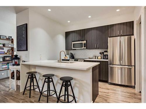 3901 17 Street Sw, Calgary, AB - Indoor Photo Showing Kitchen With Upgraded Kitchen