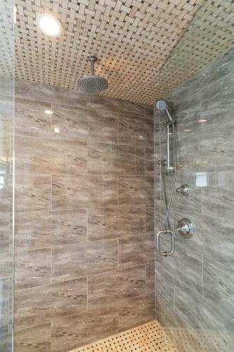 281 Kinniburgh Boulevard, Chestermere, AB - Indoor Photo Showing Bathroom