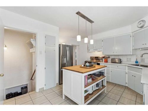 936 40 Avenue Nw, Calgary, AB - Indoor Photo Showing Kitchen