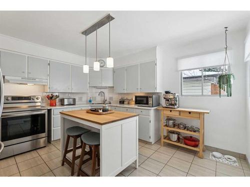 936 40 Avenue Nw, Calgary, AB - Indoor Photo Showing Kitchen