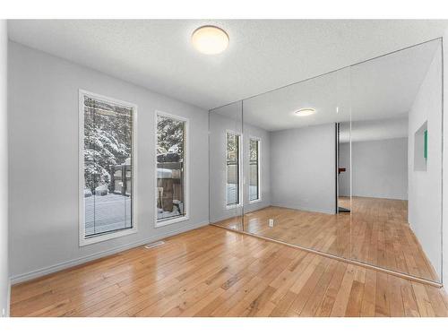 7-2210 Oakmoor Drive Sw, Calgary, AB - Indoor Photo Showing Other Room