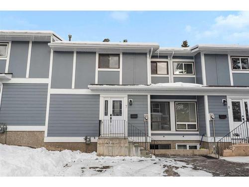 7-2210 Oakmoor Drive Sw, Calgary, AB - Outdoor With Facade