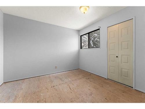 7-2210 Oakmoor Drive Sw, Calgary, AB - Indoor Photo Showing Other Room