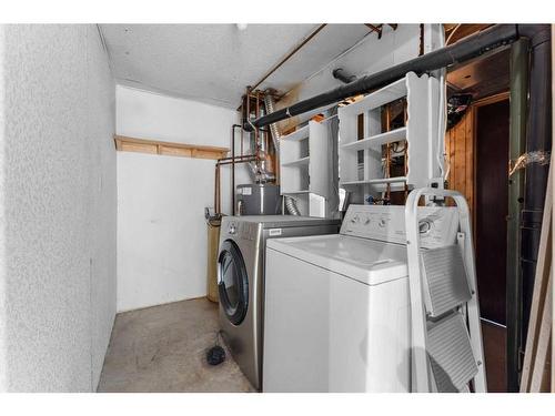 7-2210 Oakmoor Drive Sw, Calgary, AB - Indoor Photo Showing Laundry Room