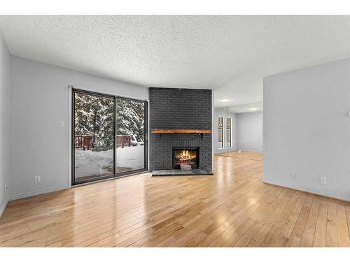 7-2210 Oakmoor Drive Sw, Calgary, AB - Indoor Photo Showing Living Room With Fireplace