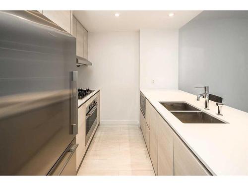 408-1501 6 Street Sw, Calgary, AB - Indoor Photo Showing Kitchen With Double Sink