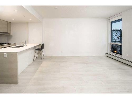 408-1501 6 Street Sw, Calgary, AB - Indoor Photo Showing Kitchen