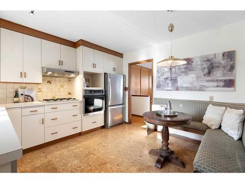 4719 Vanguard Place Nw, Calgary, AB - Indoor Photo Showing Kitchen