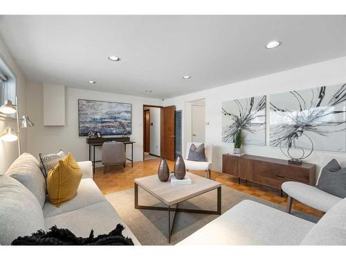 4719 Vanguard Place Nw, Calgary, AB - Indoor Photo Showing Living Room