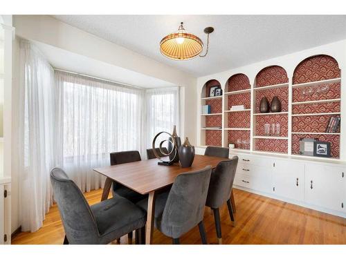 4719 Vanguard Place Nw, Calgary, AB - Indoor Photo Showing Dining Room