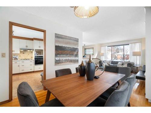 4719 Vanguard Place Nw, Calgary, AB - Indoor Photo Showing Dining Room