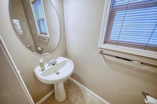 200 Saddlecrest Way Ne, Calgary, AB - Indoor Photo Showing Bathroom