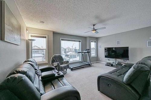 200 Saddlecrest Way Ne, Calgary, AB - Indoor Photo Showing Living Room