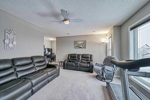 200 Saddlecrest Way Ne, Calgary, AB - Indoor Photo Showing Living Room