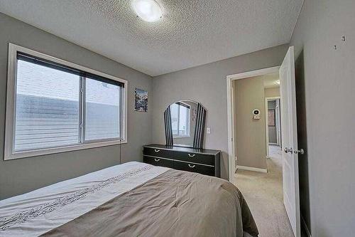 200 Saddlecrest Way Ne, Calgary, AB - Indoor Photo Showing Bedroom