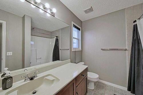 200 Saddlecrest Way Ne, Calgary, AB - Indoor Photo Showing Bathroom