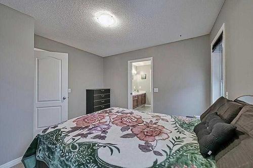 200 Saddlecrest Way Ne, Calgary, AB - Indoor Photo Showing Bedroom