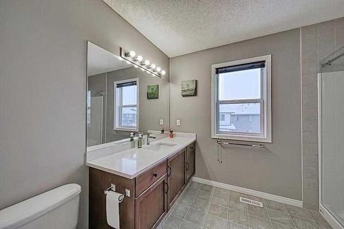 200 Saddlecrest Way Ne, Calgary, AB - Indoor Photo Showing Bathroom