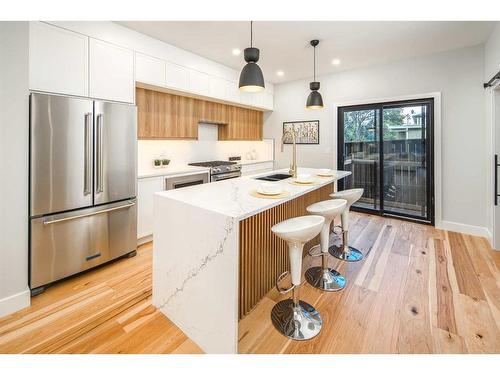 2630 Erlton Street Sw, Calgary, AB - Indoor Photo Showing Kitchen