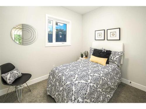 2630 Erlton Street Sw, Calgary, AB - Indoor Photo Showing Bedroom