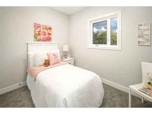 2630 Erlton Street Sw, Calgary, AB - Indoor Photo Showing Bedroom