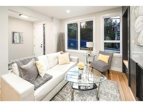 2630 Erlton Street Sw, Calgary, AB - Indoor Photo Showing Living Room