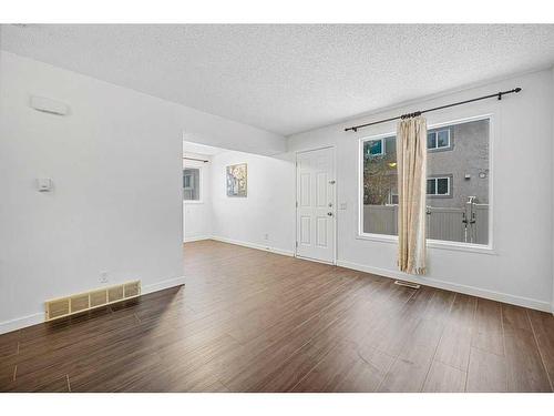 442-406 Blackthorn Road Ne, Calgary, AB - Indoor Photo Showing Other Room