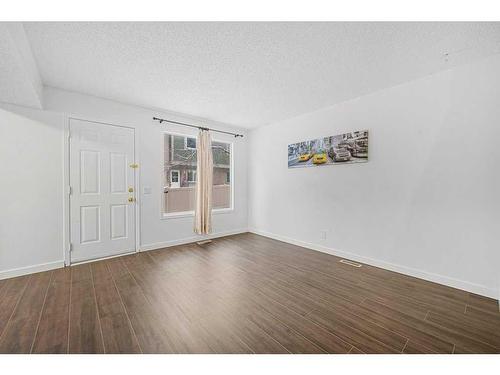 442-406 Blackthorn Road Ne, Calgary, AB - Indoor Photo Showing Other Room