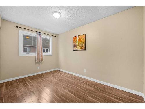 442-406 Blackthorn Road Ne, Calgary, AB - Indoor Photo Showing Other Room