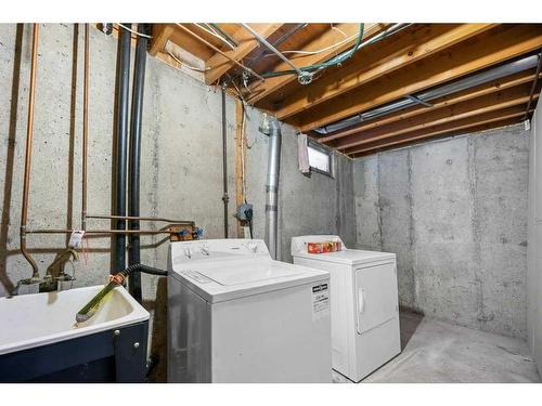 442-406 Blackthorn Road Ne, Calgary, AB - Indoor Photo Showing Laundry Room