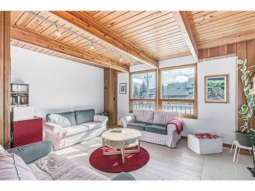 902 11Th Street, Canmore, AB - Indoor Photo Showing Living Room