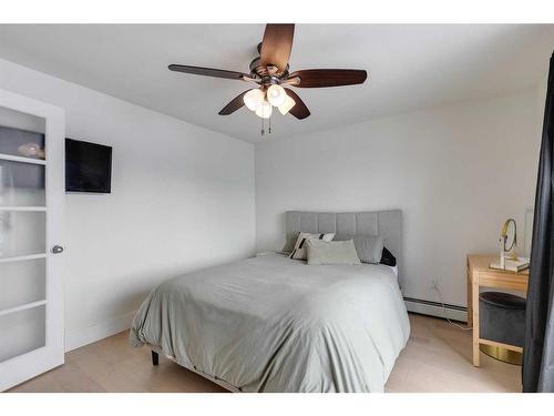 3-1611 26 Avenue Sw, Calgary, AB - Indoor Photo Showing Bedroom