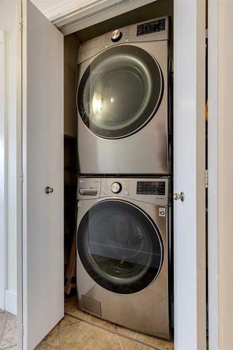 3-1611 26 Avenue Sw, Calgary, AB - Indoor Photo Showing Laundry Room