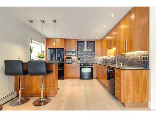 3-1611 26 Avenue Sw, Calgary, AB - Indoor Photo Showing Kitchen