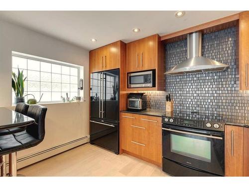 3-1611 26 Avenue Sw, Calgary, AB - Indoor Photo Showing Kitchen